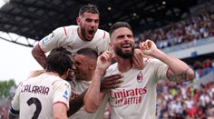 Velký souboj o italský titul ovládli hráči AC Milán, Interu nestačily ani tři góly