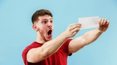 Omylem milionářem: Mladíkovi se na účtě objevilo čtvrt miliardy!