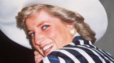 Oblíbený šperk princezny Diany jde do aukce. Křížek měla na řadě akcí