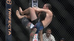 Ortega uškrtil Swansona z unikátní pozice. Je v tom nejlepší v UFC?