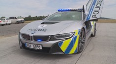 Policistu, který naboural drahé BMW, pustili z nemocnice