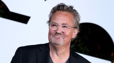 Všechno bylo jinak. Matthew Perry se jen tak neutopil, tvrdí jeho expřítelkyně