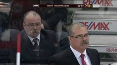 VIDEO: Povedený vtípek! Trenéra Ottawy ze střídačky jistil jeho dvojník