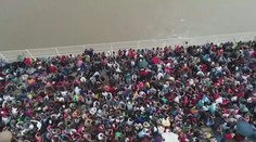 VIDEO: Uprchlíci ze střední Ameriky byli zastaveni na mexických hranicích