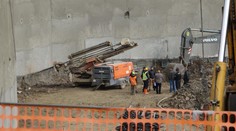 Stavební stroj prorazil tubus metra v Praze, škoda je deset milionů!