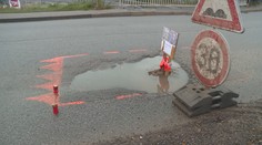 Výmol čekal na opravu měsíce, stal se slavným díky místním obyvatelům