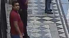 Muž měl strčit jiného pod jedoucí auto, policie hledá svědka incidentu