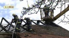 Na Příbramsku shořel dům, zasahovalo 7 jednotek hasičů
