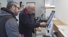 Obec zachraňuje samoobslužná prodejna. Nakupovat tam zvládají i důchodci