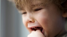 Otřesný případ z Košic. Chlapce (†2) měl utýrat nevlastní otec, dítě prošlo peklem
