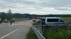 Silnici na Dolní Dvořiště blokovala tragická nehoda, 2 mrtví