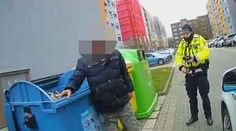 Bezdomovci v Ostravě usnuli v kontejneru na papír. Byli opilí a skončili na záchytce