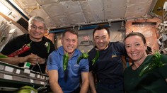 Astronautům nefunguje toaleta, k návratu na Zem si musí navléct plenky
