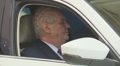 Prezident se sešel s hejtmanem, pak si vyzkoušel Škodu Kodiaq