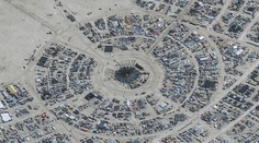 Počasí se uklidnilo. Návštěvníci opouští americký festival Burning Man
