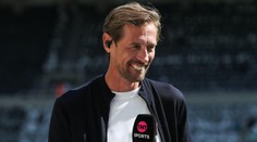 Fotbalista Crouch terčem vtípků. Uniklo video, na kterém hraje golf
