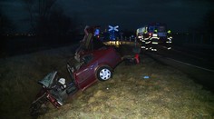 Tragédie u Čáslavi. Auto narazilo z boku do vlaku. Řidič nepřežil