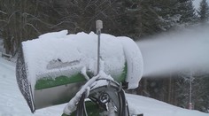 Vysoké teploty jsou pohromou pro skiareály. Za umělý sníh utratily statisíce