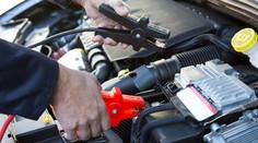 Vybitá baterka? Hlavně auto neroztahujte