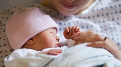 Závadná kojenecká výživa má vážné následky. Desítky miminek skončily v nemocnici