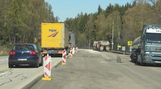 Silničáři opravují úsek silnice E55. Řidiči se kvůli omezením potýkají s kolonami