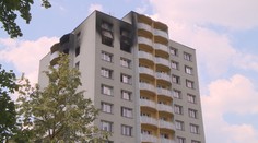 Měla to být partnerská msta. Muž prý nesl k bytu láhev benzínu!