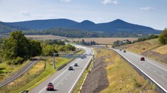 Dálnice D8 u Prahy se rozšíří na šest pruhů. ŘSD počítá se stavbou v roce 2030