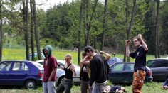 Technoparty na Teplicku se zvrtla. Místo stovek dorazily tisíce lidí!