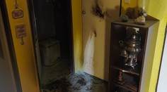 Při výbuchu plynu v pražském bytě se těžce popálila seniorka