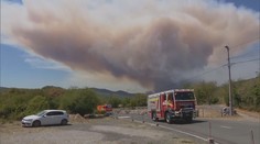 Obří požár v dovolenkové destinaci. Už druhý den se ho nedaří uhasit