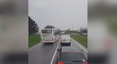 Řidič na Slovensku předjížděl přes plnou čáru, autobus se málem převrátil
