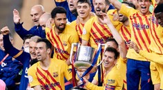 Messi už zase juchá. Se spoluhráči získal po dvou letech trofej