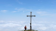Vandal kácí kříže na horách! Diskriminují prý muslimy i ateisty