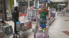 V obchodech proběhla potravinová sbírka. Stále se dá přispět on-line