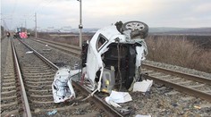 Žena zemřela na přejezdu. Svědci: Před smrtí se loučila s dětmi