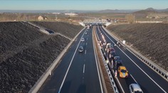 U Chlumčan otevřeli další kus D7. Celá dálnice bude hotová až za tři roky