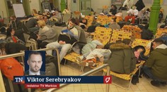 Štáb slovenské televize obklíčili vojáci. Do vozu jim nacpali cizí ženu