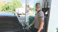 Česko má překvapivě levný benzín. Jezdí si pro něj i ze zahraničí