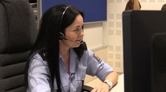Operátorka tísňové linky v akci. Takhle řešila střelbu v Praze