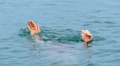 Křidélka ani kruh dítě před utonutím neochrání, varuje odborník