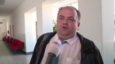 Strojvůdce se po práci hodiny trmácel domů. Teď chce statisíce!