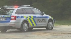 Pronásledovaný utíkal tak, že ztratil i boty. Marně, policisté ho stejně dopadli
