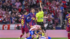 Proč VAR zrušil červenou pro Barcelonu? Španělé zveřejnili diskuzi rozhodčích