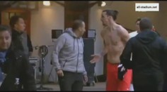 Zkur*ená země! Ibrahimovič běsnil, vytočil ho rozhodčí