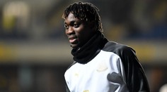Fotbalista Atsu byl nalezen. Z trosek po zemětřesení vyvázl se zraněním
