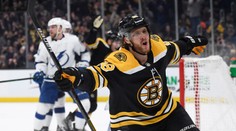 Pastrňák opět řádil! Hattrickem sestřelil obhájce Stanley Cupu