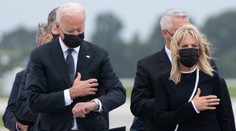Biden se u rakví mrtvých vojáků díval na hodinky. Kritizuje ho i Trump