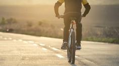 Cyklisté na cyklostezku nemusí. Bylo by to bezpečnější, říká odborník