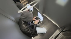 Falešní manažeři připravili muže o půl milionu. Policie po nich pátrá