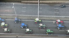 VIDEO: Stovky protestujících farmářů zablokovaly traktory dopravu
